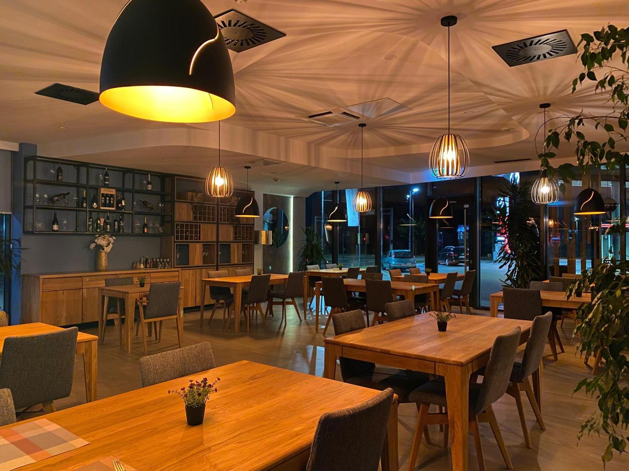 Hotel Gold Jet Bihać Dış mekan fotoğraf